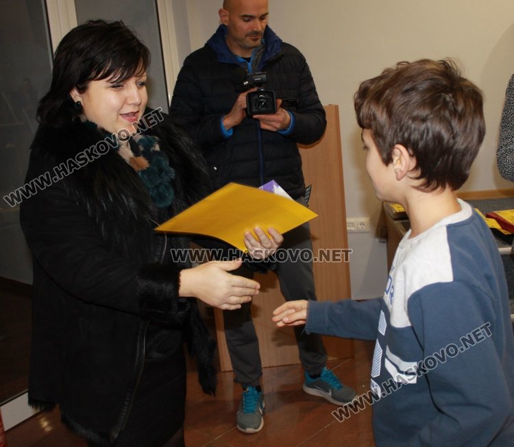 Наградиха 38 деца, победители в Коледното математическо състезание в Димитровград