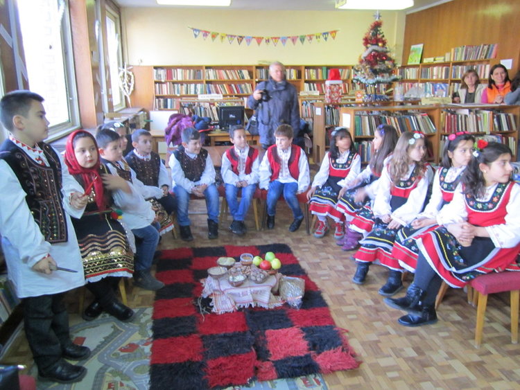 “От Коледа до Сурва”