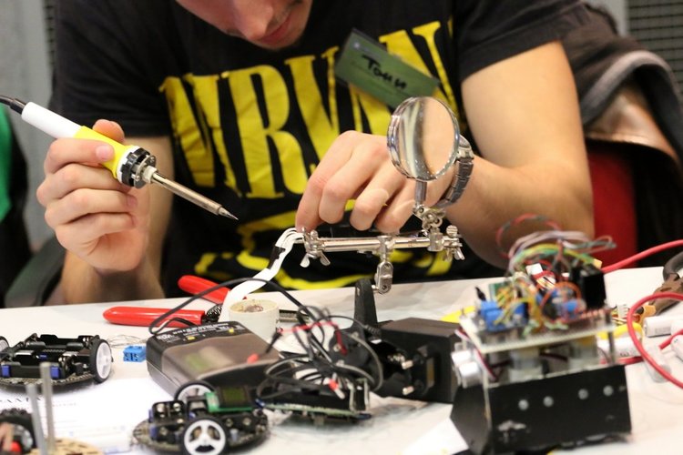 БГ робоманиаци на състезание в събота