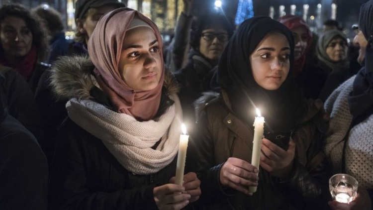 В Турция и Дания хиляди протестираха срещу бомбардировките в Алепо