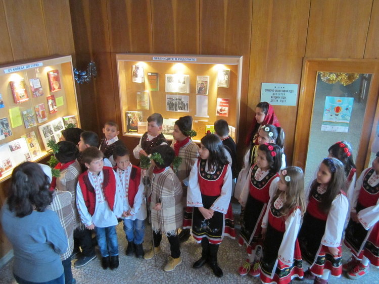 “От Коледа до Сурва”