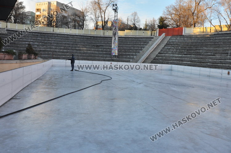 Залеждат пързалката на „Спартак“, отварят я до дни