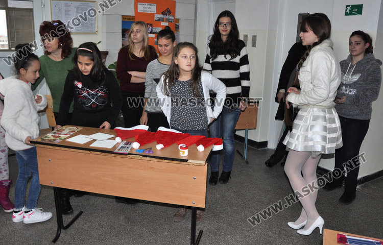 В Царската гимназия изработиха сувенири за базара за болно дете в областна администрация