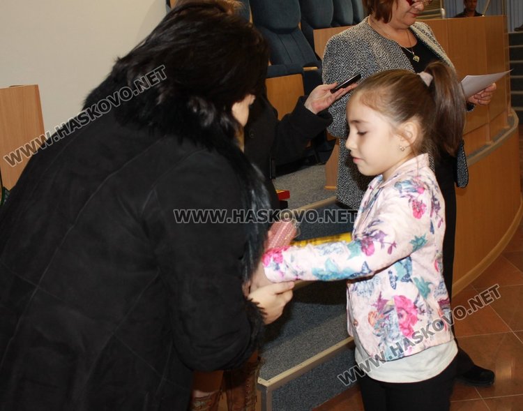 Наградиха 38 деца, победители в Коледното математическо състезание в Димитровград