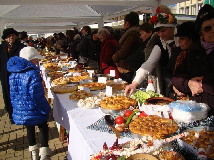 Канят димитровградчани на Коледна трапеза и фестивал на коледарите