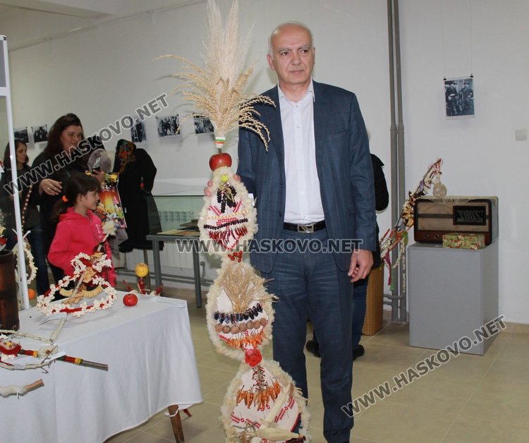 Отличиха победителите от конкурса за сурвачки в Димитровград