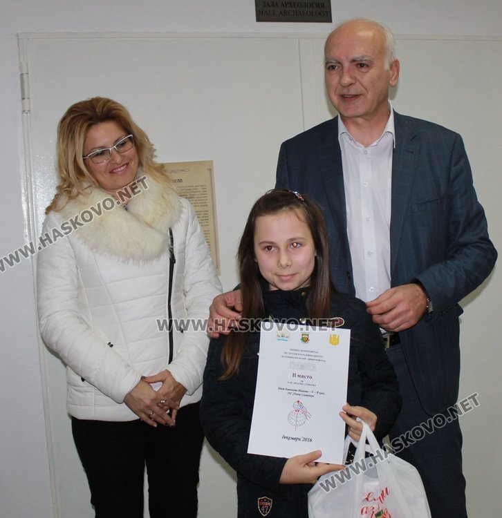 Отличиха победителите от конкурса за сурвачки в Димитровград