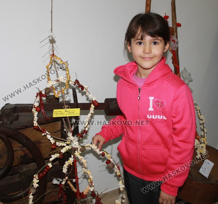 Отличиха победителите от конкурса за сурвачки в Димитровград