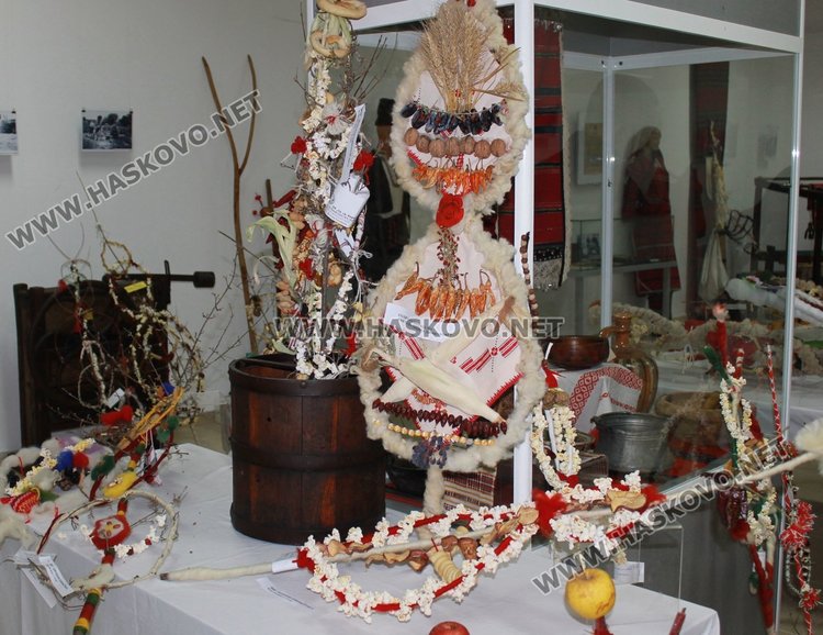 Отличиха победителите от конкурса за сурвачки в Димитровград