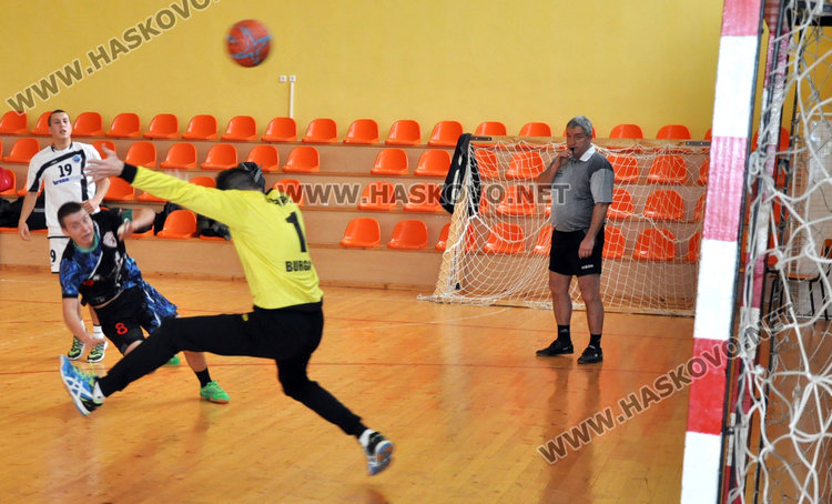 Хандбалистите на Хасково започнаха с победа за Купата на България