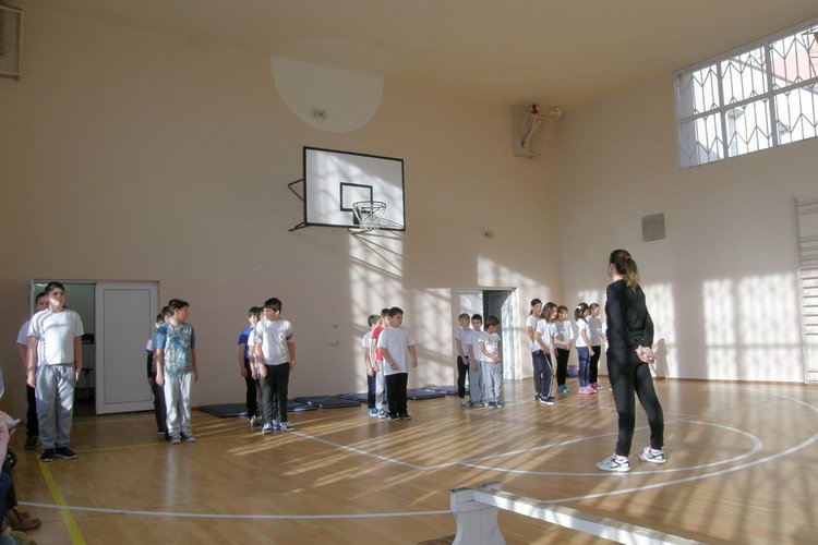 Славейковци организираха открит урок по гимнастика