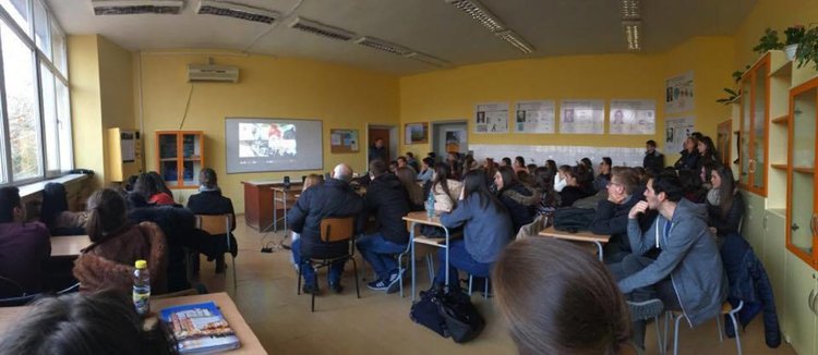 Ученици от ПГПЧЕ „Христо Ботев“ - Кърджали на посещение в ЦЕРН, само че виртуално