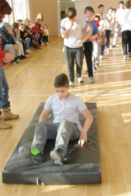 Славейковци организираха открит урок по гимнастика