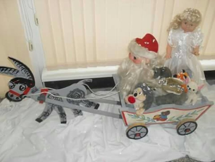 Част от Коледната украса в градина "Роза"