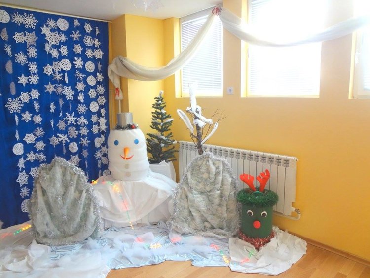 Част от Коледната украса в градина "Слънце"