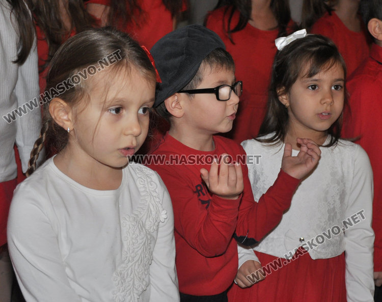 „Дядо Мраз“ с рап елемент даде началото на национален фестивал