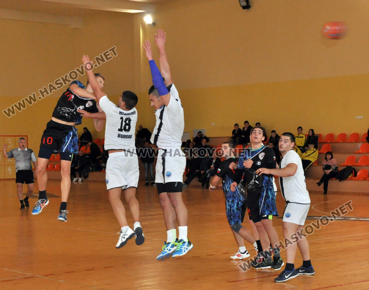 Хандбалистите на Хасково започнаха с победа за Купата на България