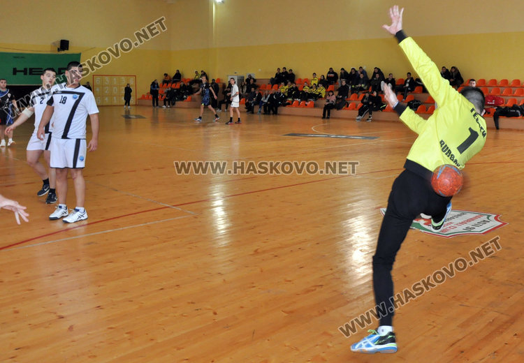 Хандбалистите на Хасково започнаха с победа за Купата на България