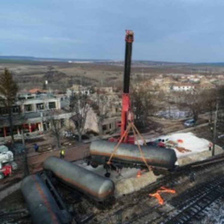 Бавно и опасно върви местенето на цистерните (видео)