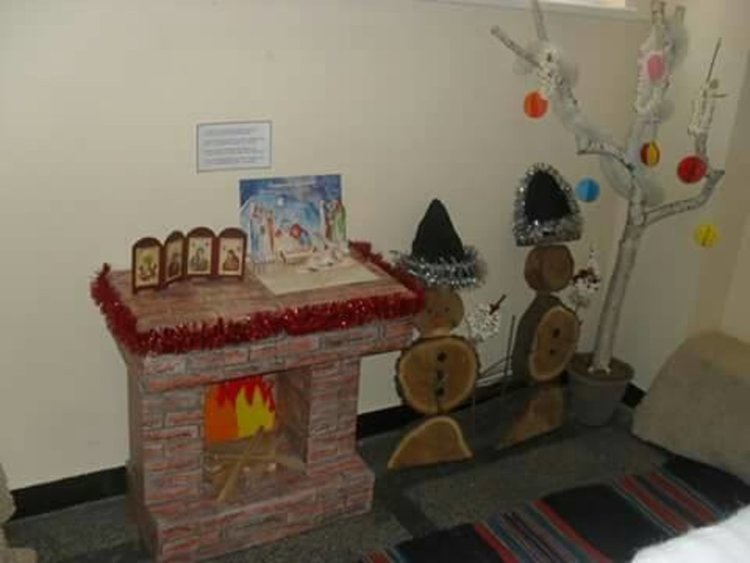 Част от Коледната украса в градина "Роза"