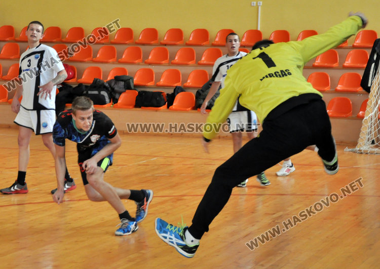 Хандбалистите на Хасково започнаха с победа за Купата на България