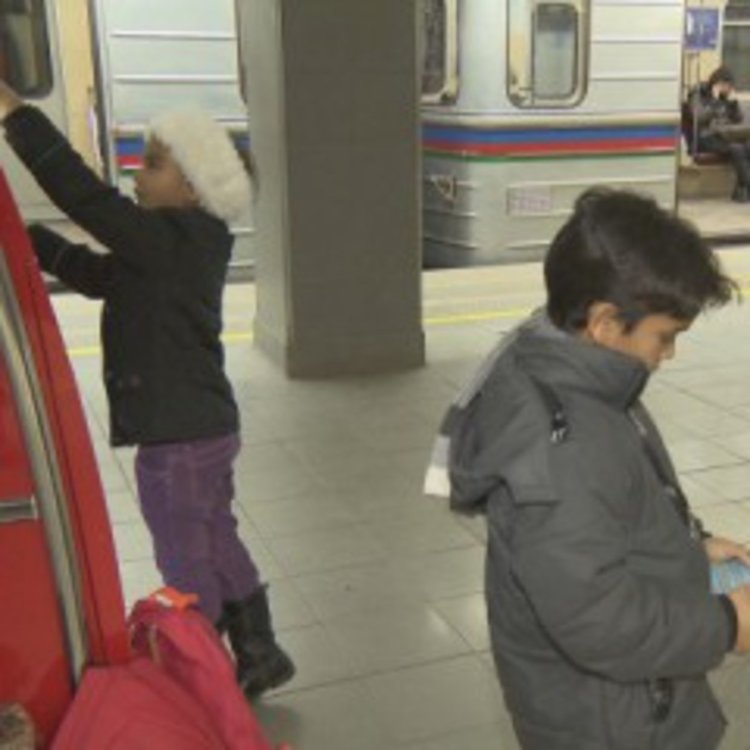 Скинари заплашваха ромско дете в метрото: Да върнем Аушвиц!