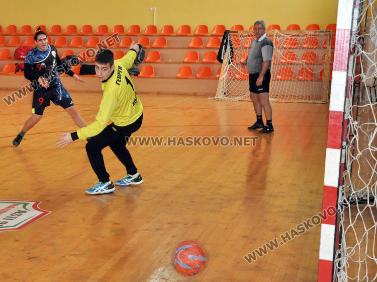 Хандбалистите на Хасково започнаха с победа за Купата на България