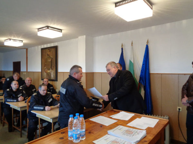 Главният секретар на МВР награди служители на жандармерията в Кърджали, участвали в овладяването на кризата в Харманли