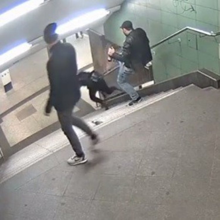 Посланикът ни: Нормален човек не приема инцидента в Берлин