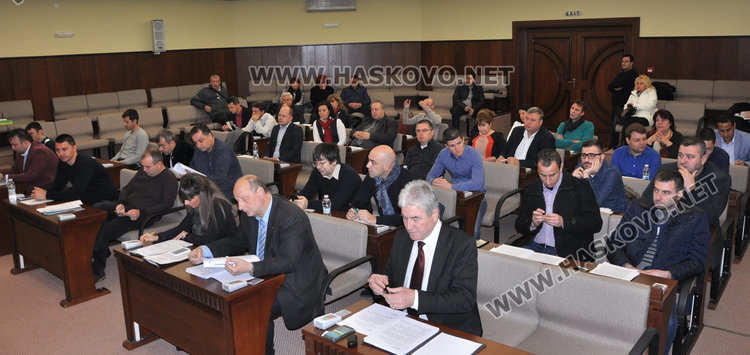 Съветниците приеха правила за работата на приюта за кучета, две решения отиват на прокурор