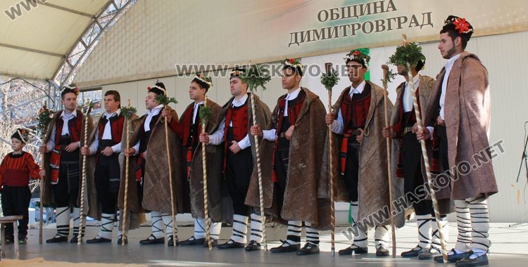 Фестивал: Кукери от село Габарево гониха злите си в Димитровград