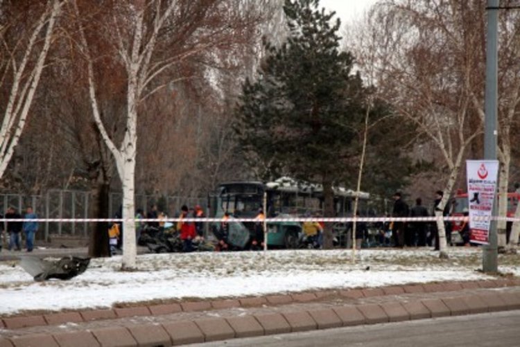 Пак кръв в Турция: Автобус се взриви в град Кайсери