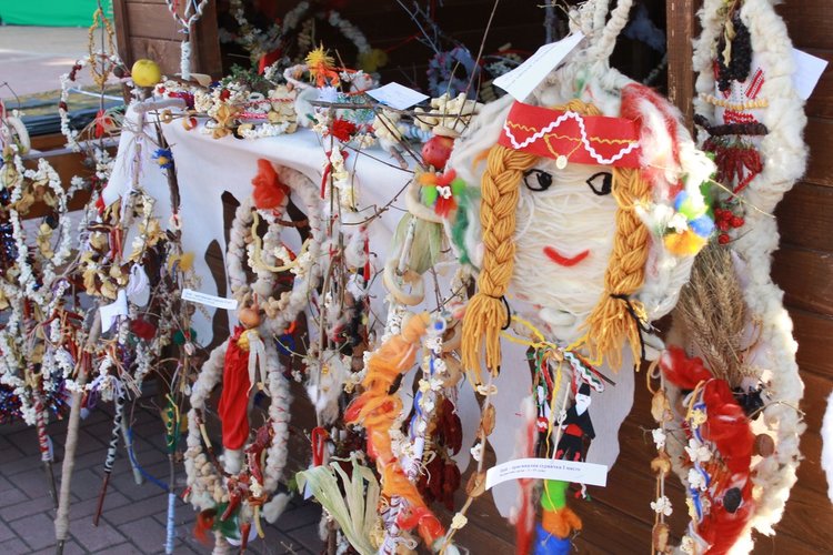 Благотворителният базар на сурвачки в Димитровград - за болно дете 