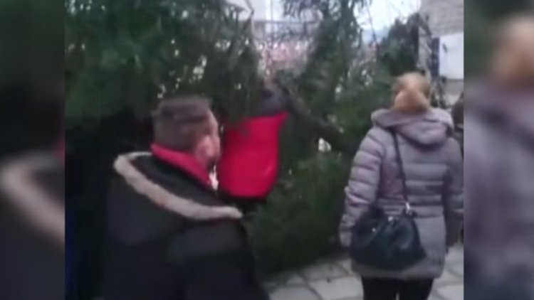 Петима души са арестувани в Гърмен, опитали да поставят Коледна елха