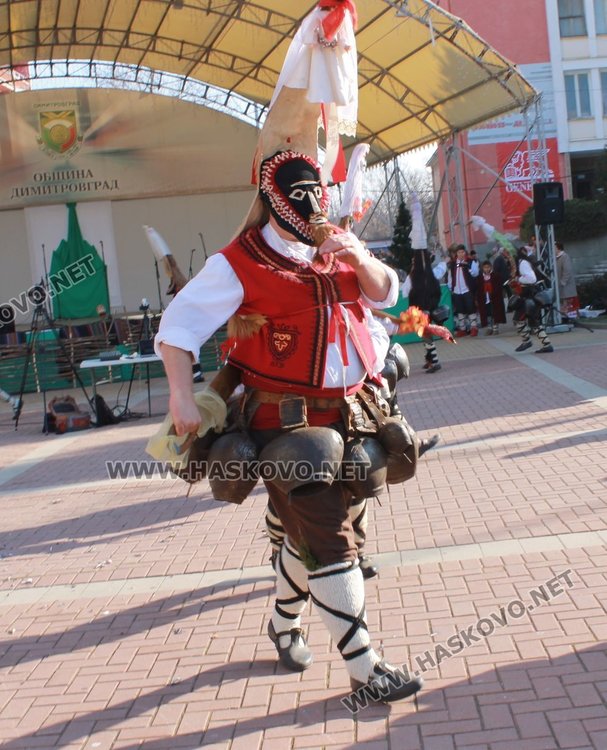 Фестивал: Кукери от село Габарево гониха злите си в Димитровград