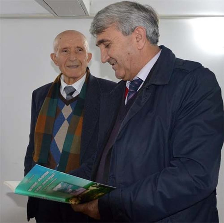 Реджеб Ариф представи в Черноочене книгата си на турски и български „Безводно-земя на предците“