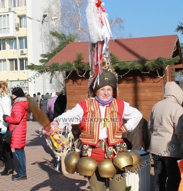 Фестивал: Кукери от село Габарево гониха злите си в Димитровград