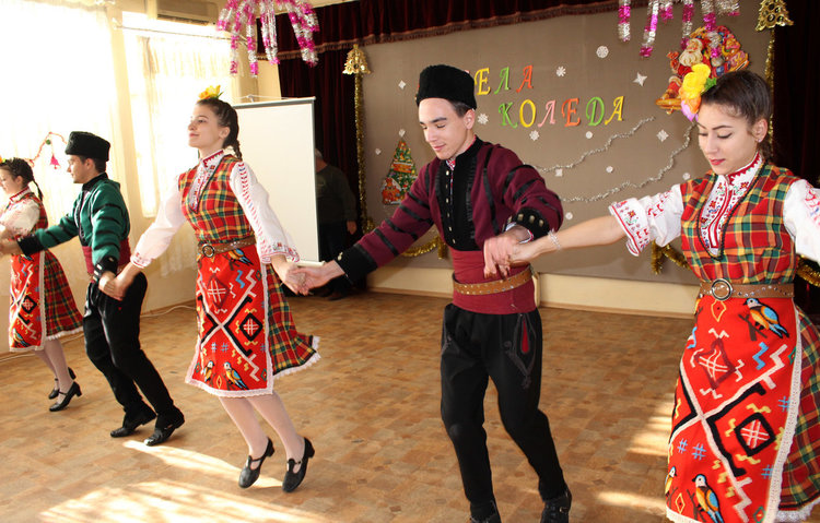 Купиха апарат за недоносени бебета с 1832 кила капачки от бутилки