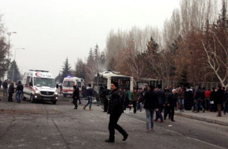 Пак кръв в Турция: Автобус се взриви в град Кайсери