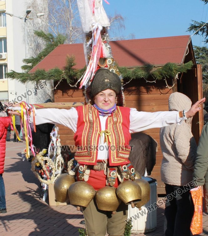 Мария от Габарево изпълнява кукерските обичаи още от малка