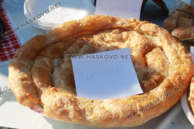 235 ястия представиха на Коледна трапеза в Димитровград, отличиха най-добрите