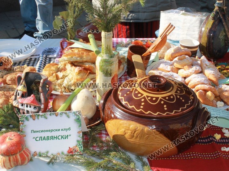 235 ястия представиха на Коледна трапеза в Димитровград, отличиха най-добрите