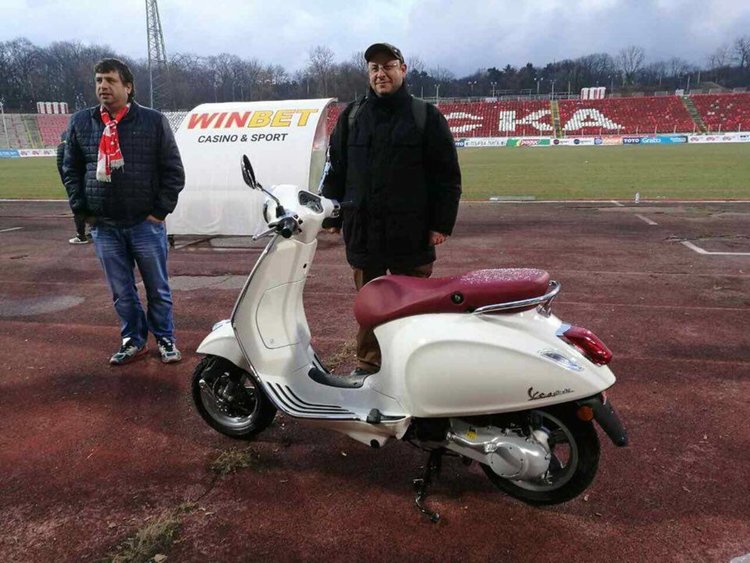 Харманлиец спечели голямата награда от мача ЦСКА – Дунав - мотопед