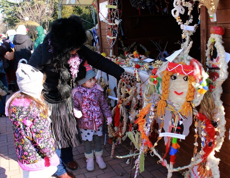 Базарът бе организиран в една от къщичките на площада