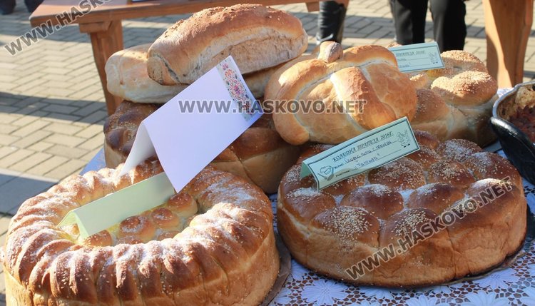 235 ястия представиха на Коледна трапеза в Димитровград, отличиха най-добрите