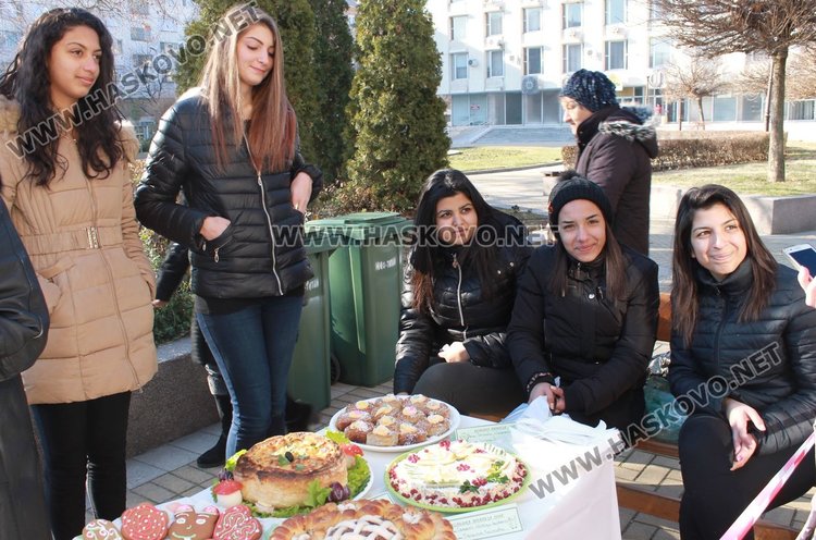 235 ястия представиха на Коледна трапеза в Димитровград, отличиха най-добрите