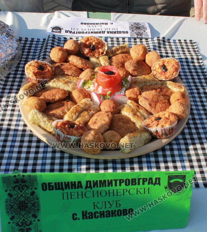 235 ястия представиха на Коледна трапеза в Димитровград, отличиха най-добрите