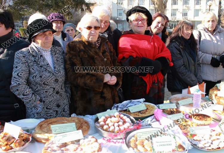 235 ястия представиха на Коледна трапеза в Димитровград, отличиха най-добрите