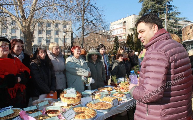 235 ястия представиха на Коледна трапеза в Димитровград, отличиха най-добрите