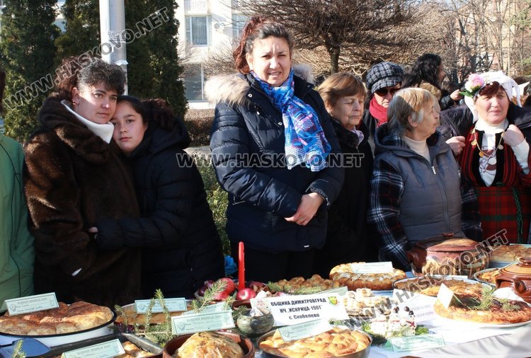 235 ястия представиха на Коледна трапеза в Димитровград, отличиха най-добрите